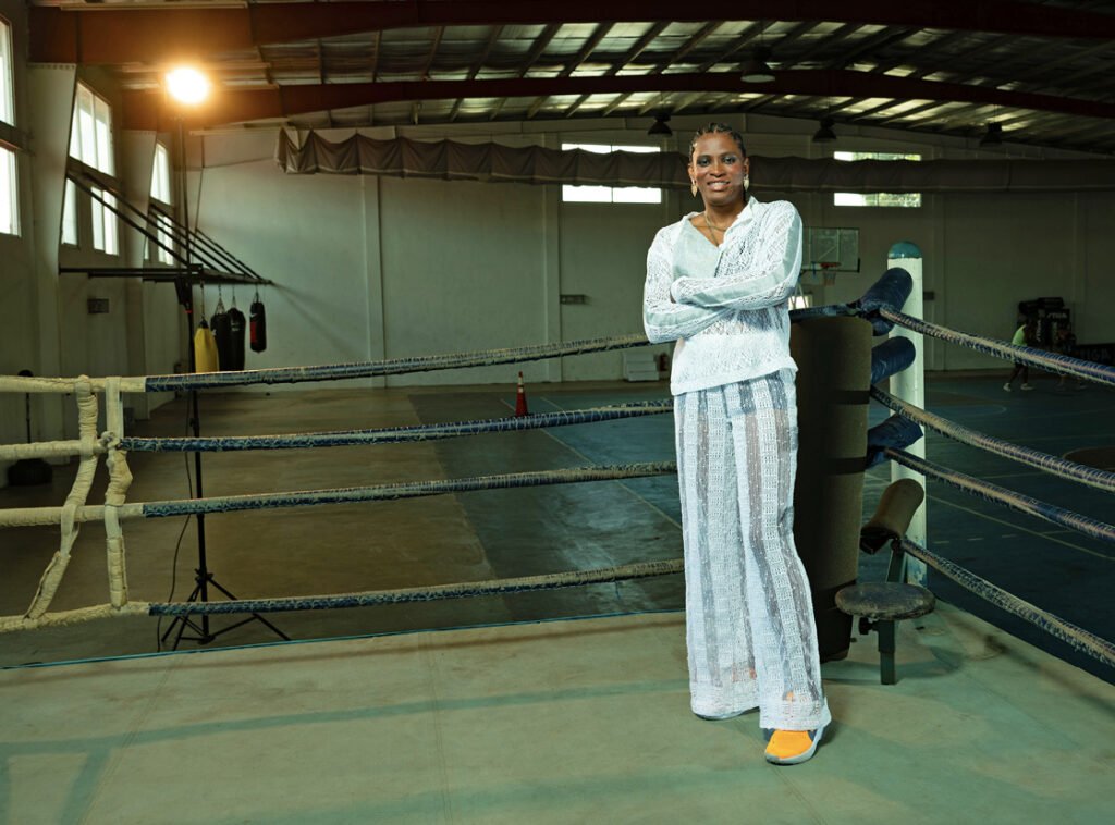 Atheyna ganadora de medalla de Plata en boxeo