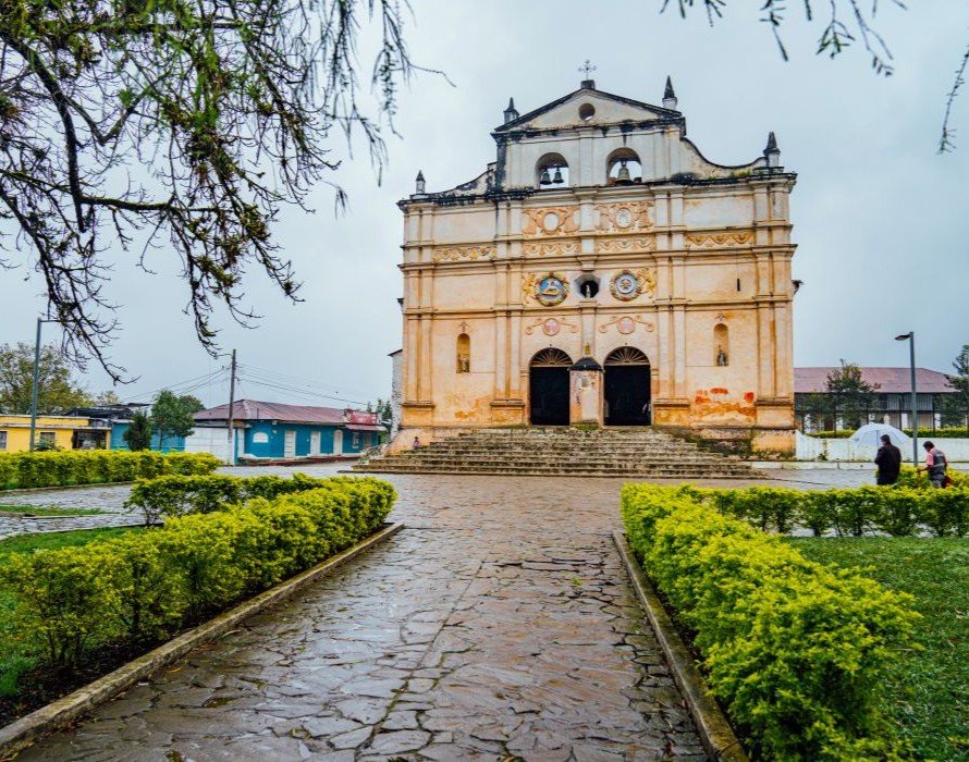 Iglesia y Plaza Central de San Juan Chamelco, Alta Verapaz