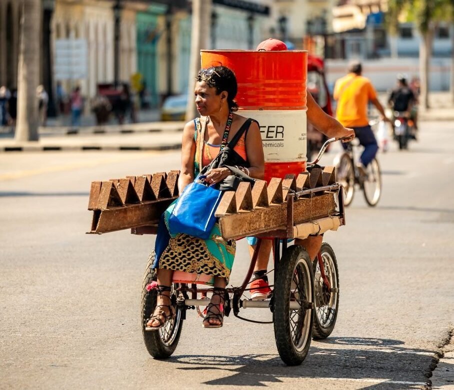 Transporte de combustible en Cuba