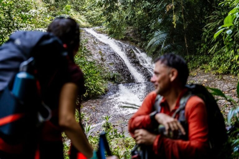 Personas en La Quebrada Camino Real