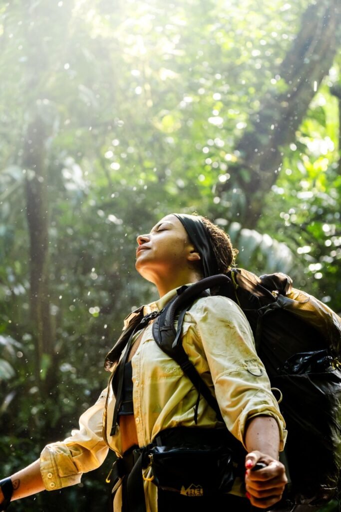 mujer-bosque-naturaleza