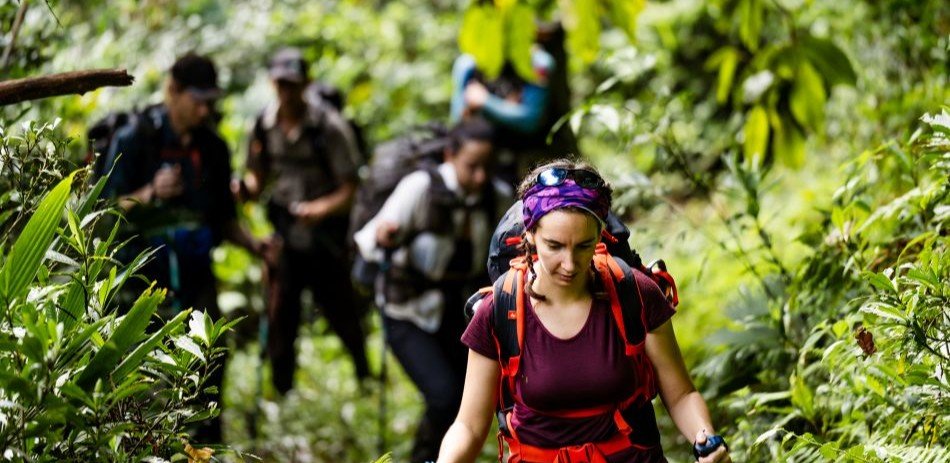 Personas en el Camino real