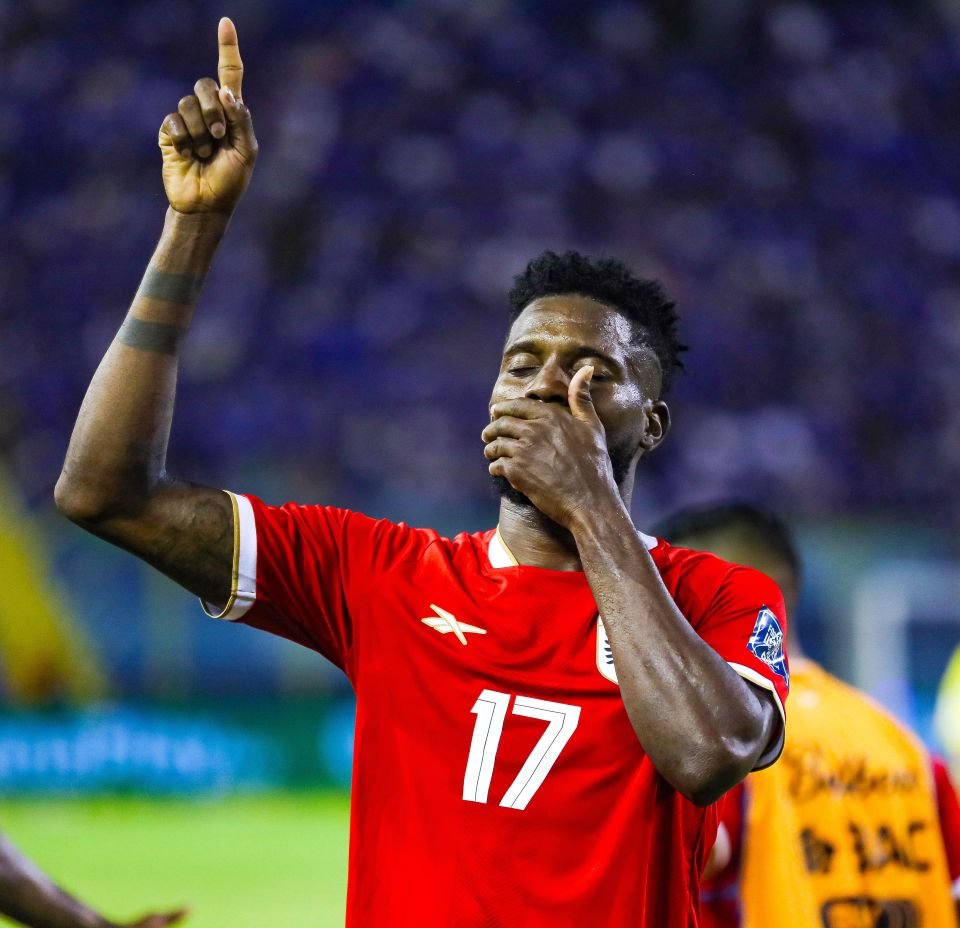 José Fajardo de Panamá celebra tras anotar un gol durante la clasificación para la Copa Mundial de la FIFA 2026 entre El Salvador y Panamá