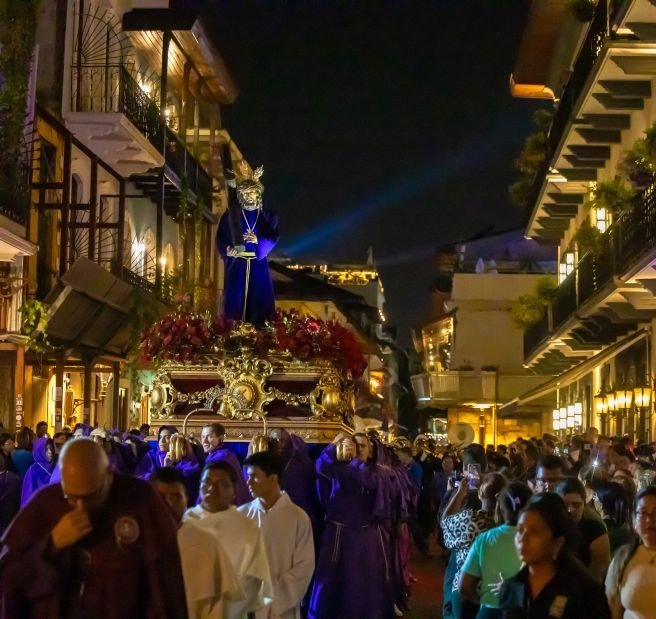 Semana Santa en el Casco Antiguo en la noche