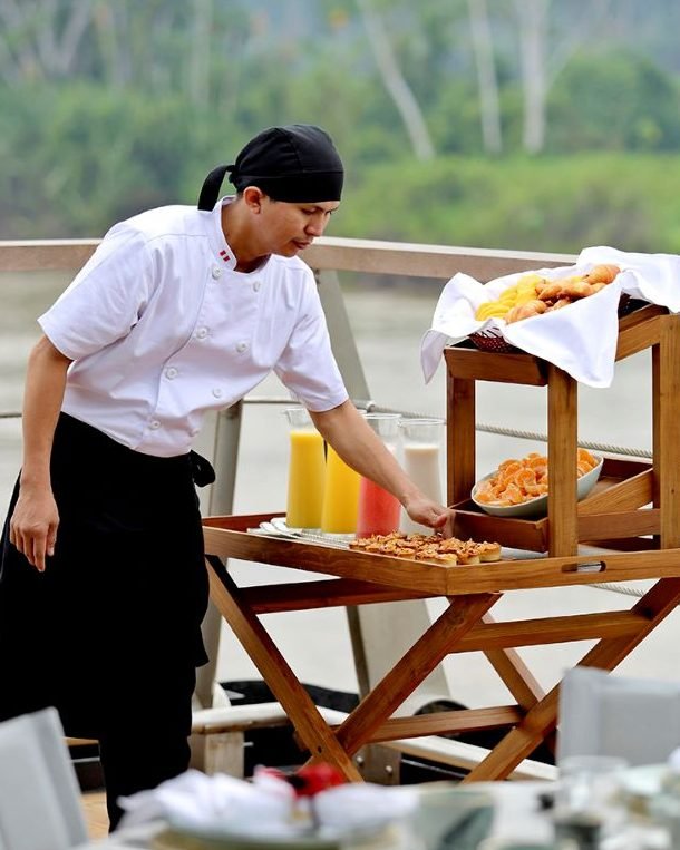 Service on board the Aqua Nera
