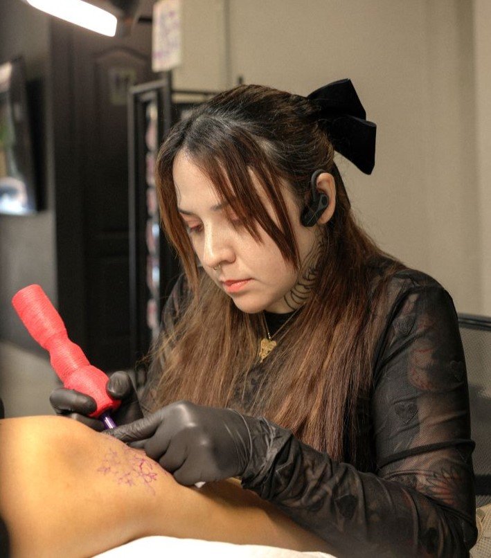 Seleneacid tatua en Wild Tattoo Society