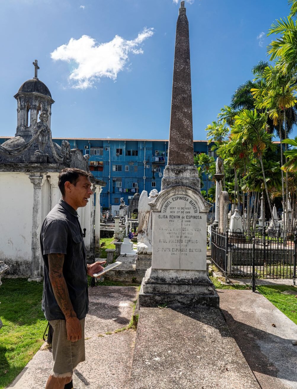 Tumba en el cementerio de los extranjeros en El Chorrillo, Panamá, donde reposan ingenieros y obreros del fallido Canal Francés.