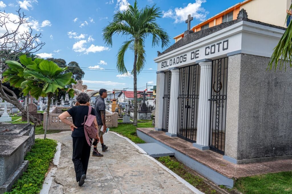 Mausoleo en el Cementerio de Amador dedicado a los Soldados de Coto, parte de las rutas de necroturismo en Ciudad de Panamá.