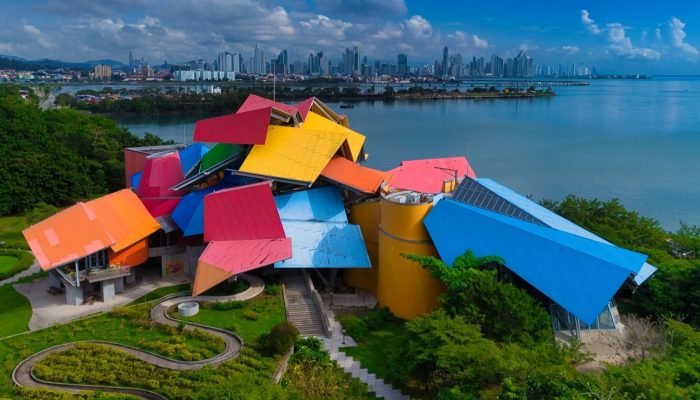 Biomuseo Cover