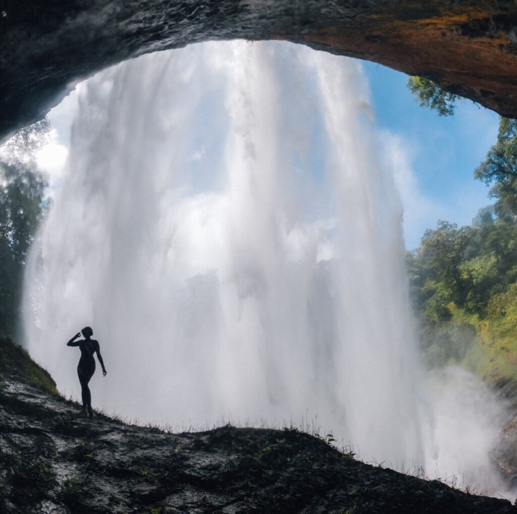 Kiki Waterfal cave