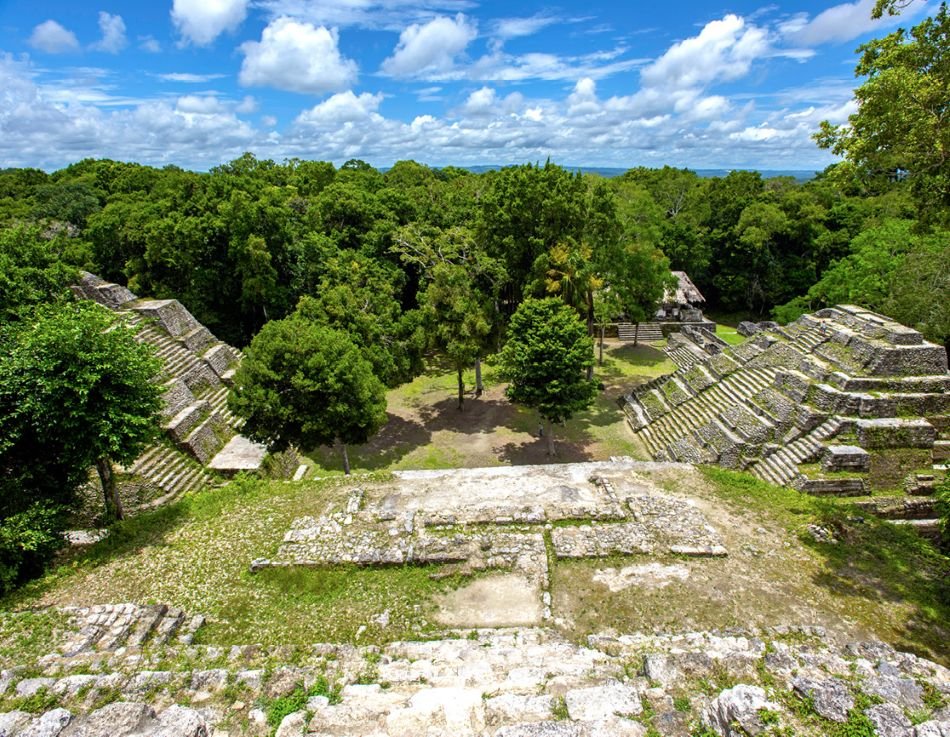 Tikal and Yaxhá. Testimonies of a Lost World