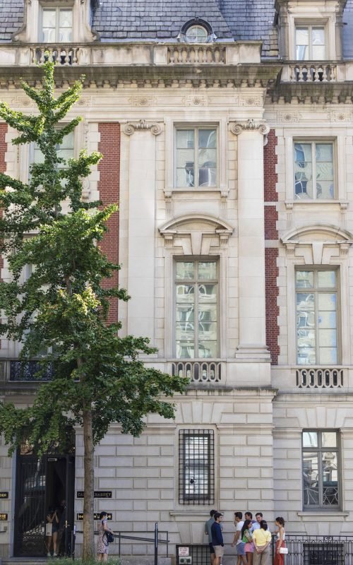 (8AM)- Neue Galerie